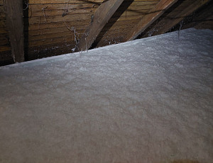 Zateplení stropu rodinného domu a zhotovení revizní lávky